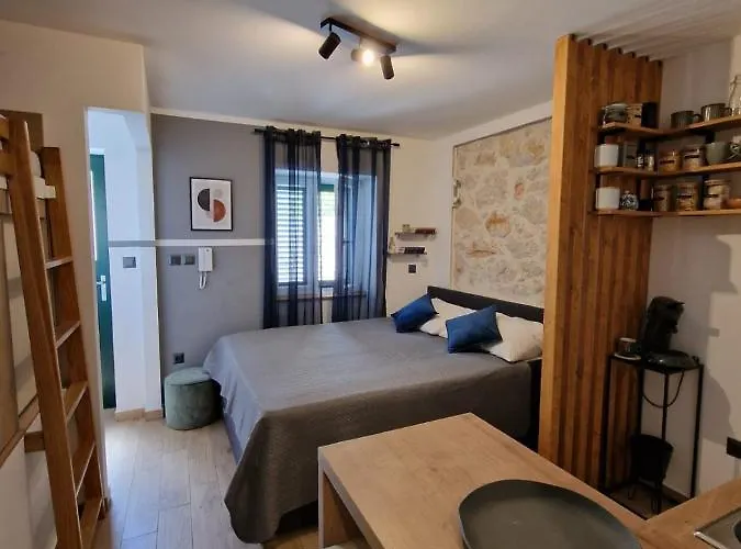 Little Oasis Szybenik